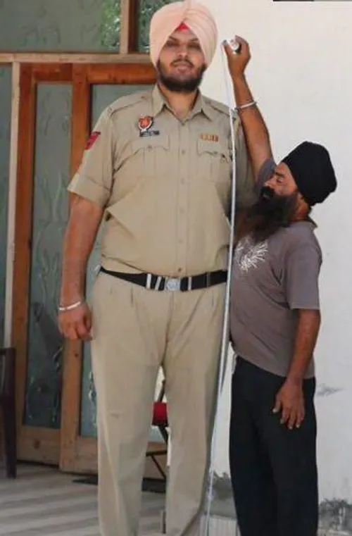قدبلندترین افسر پلیس جهان در هند خدمت می کند.