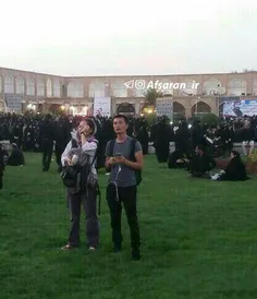 گردشگران چینی در میدان امام اصفهان: این جمعیت برای بدرقه 