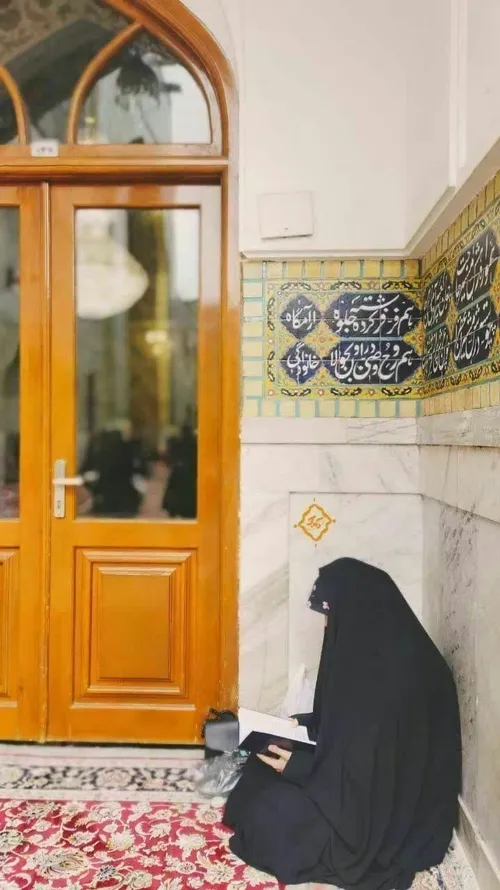 یک زن با حجاب :