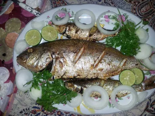 بچه ها بفرماین افطار ماهی تازه شکم گرفته تنوری از دریای خ
