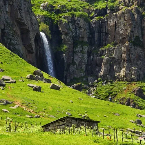 آبشار ورزان در روستای ورزان از توابع شهر تالش