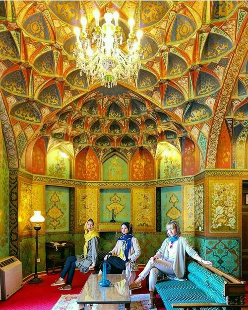 حضور توریست ها در هتل زیبای عباسی ( اصفهان)