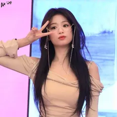 بالای لباسم.... و پایینشم همینطور