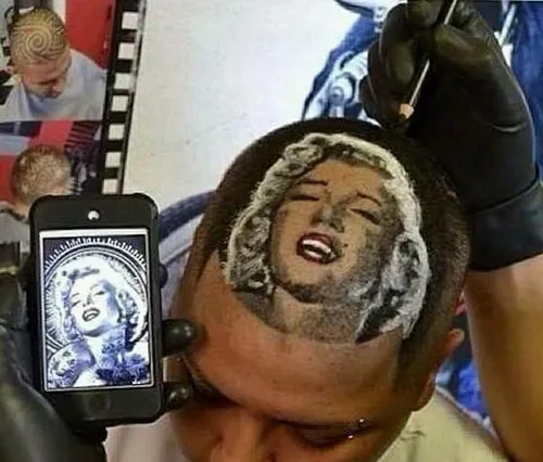هنرنمایی یک آرایشگر روی سر مشتریان