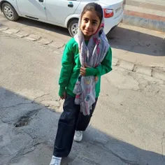 اینم یاسمین جونم پشت عکس ماشین ما هستش