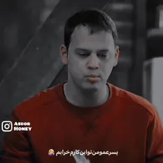 فقط قیافه ایبیکه💕😂
چی رو ب چی تشبیه کرد🌝😂💜