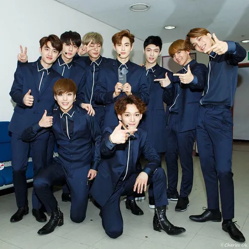 exo xiumin suho lay baekhyun chen chanyeol d o kai sehun 