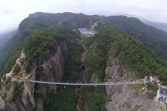 مخوف ترین و عجیب ترین پل دنیا ساخته شده از شیشه ای ضخیم د