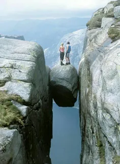 تخته سنگ عجیب و ترسناک  Kjeragbolten   در نروژ