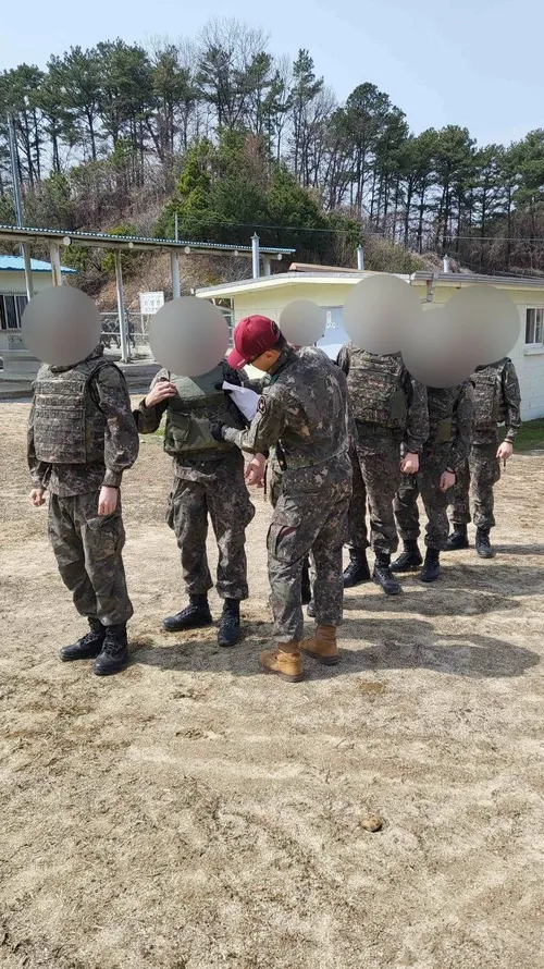عکس های منتشر شده از سرجوخه جانگ هوسوک درحال آموزش سربازه