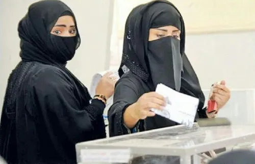 زنان عربستانی برای اولین بار پای صندوق رای