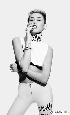 #Miley #mileycyrus #queen
