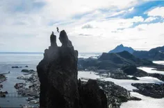 در کشور نروژ و شهر بندری «اسلوائر»،دو صخره شاخی شکل وجود 