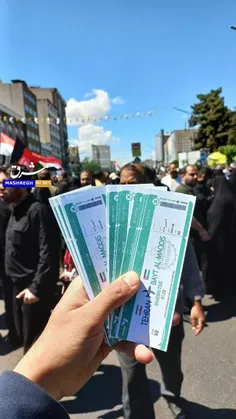 📸از حواشی امروز راهپیمایی روز قدس تهران؛ توزیع بلیط هواپی