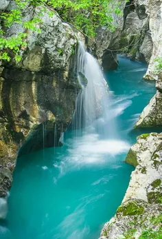 برخی معتقدند رودخانه #سوچا در کشور #اسلوونی زیباترین رود 