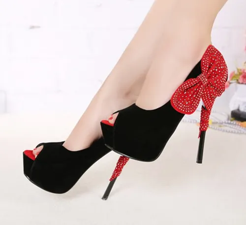 مدلهای زیبای کفش پاشنه بلند: http://shixon.blog.ir