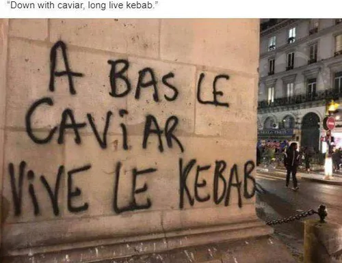 شعار روی دیوار پاریس «مرگ بر خاویار، زنده باد کباب»