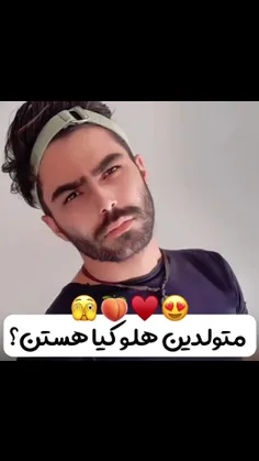 این چرا دست از اذر نمیکشع عه. چشم بستع عاشقم میشن😂