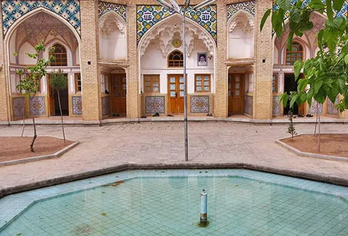 مدرسه جهانگیرخان، نماد تمدن ایران زمین