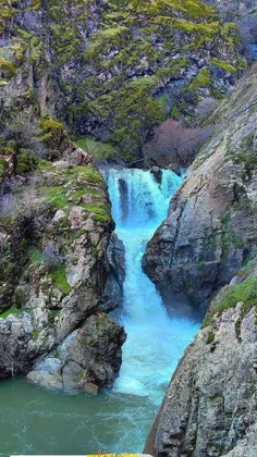 تصویری فوق‌العاده زیبا از آبشار در ارتفاعات شهرستان سردشت