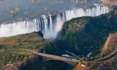 آبشار حیرت انگیز ویکتوریا در جنوب آفریقا روی خط مرزی زامب