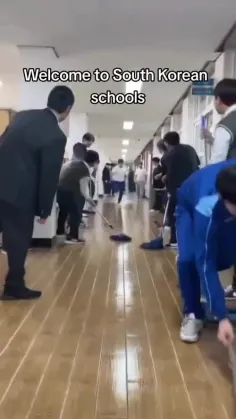 در مدارس کره چه میگذرد 😂😂موخوام 😫😂رو پسر آخریه کراش زدم😂😂
