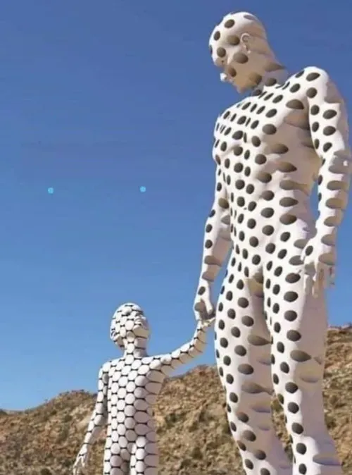 مجسمه پدر و پسر در برزیل
