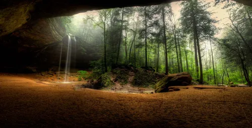 آبشار خروشان در جنگل
 تابلو
 قابعکس