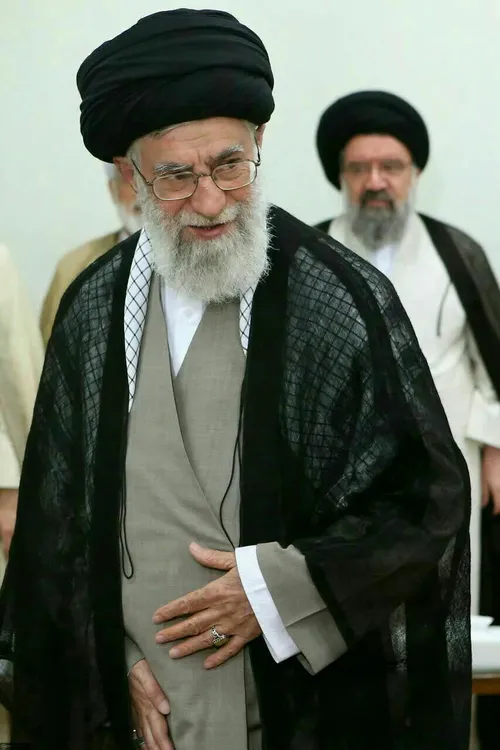 لبیک یا خامنه ای