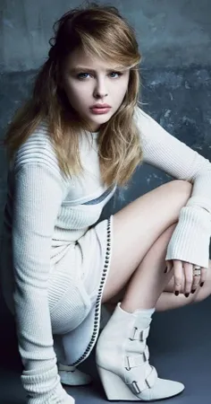 #chloemoretz