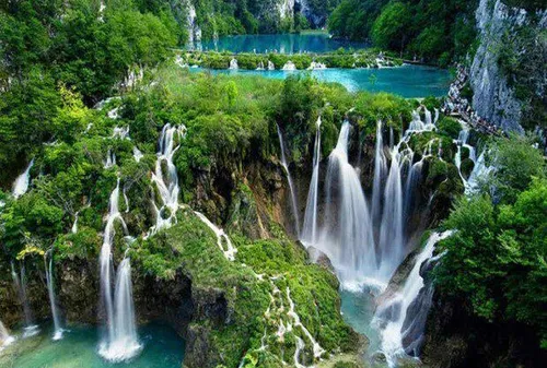 🔸 پارک ملی زیبایی به نام پلیتویک در کشور کرواسی که به صور