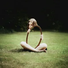 تصویر زیبای دختر آینه ب دست