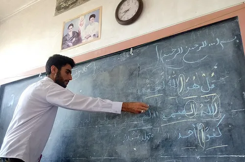 تدریس رایگان خادمیاران مدرس رضوی در مناطق محروم استان کرم