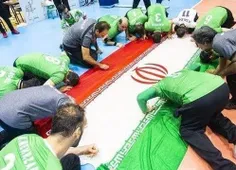♦️‌  سجده شکر ملی‌پوشان والیبال نشسته روی پرچم ایران بعد 