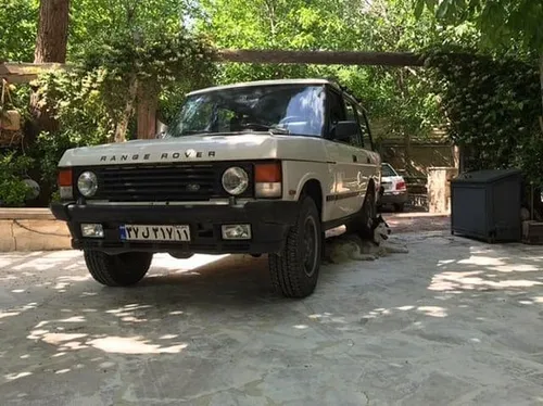 Range Rover شیری رنگ، مدل: 1977 میلادی - 4 doors