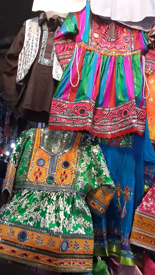 لباسهای محلی با رنگ شاد