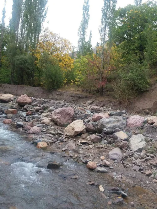 زیباترین موسقی در دنیا صدای دلنشین جریان اب در رودخانه وچ