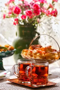 خودت هم بنشین من چای را 