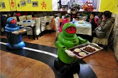 در رستورانی در شهر هاربین واقع در کشور چین 20 ربات به مشت