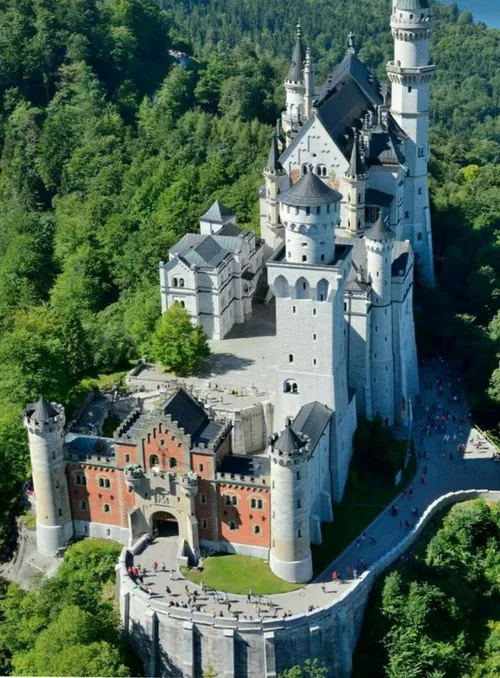 قصر نوی شوان شتین خوش عکس ترین مکان در آلمان و همچنین یکی