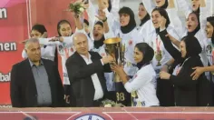 اهدای کاپ قهرمانی لیگ برتر بانوان به تیم خاتون بم