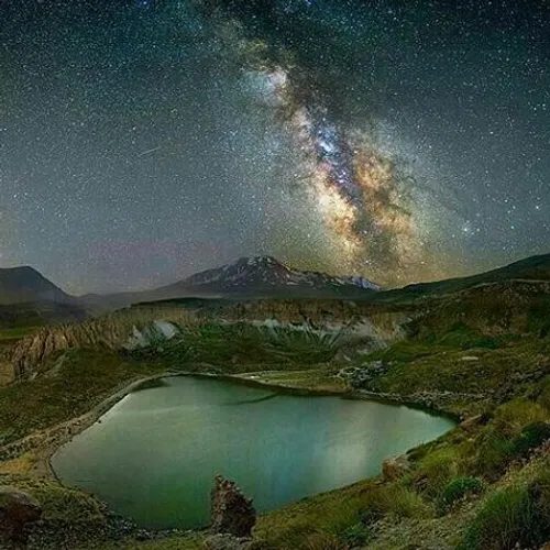 کهکشان راه شیری بر فراز قله سبلان در ایران