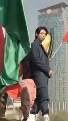 یکیشون پرچم ایران دستش بود