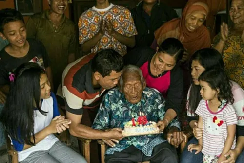 پیرترین انسان تاریخ؛ پیرمرد اندونزیایی تولد ۱۴۶ سالگی اش 