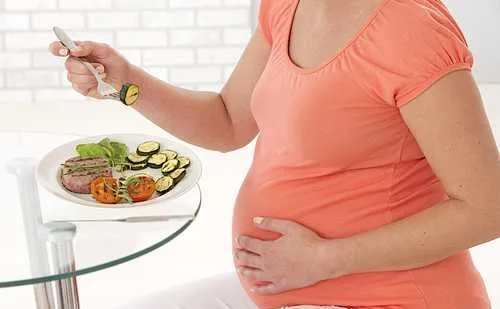 آیا زنان باردار باید به اندازه دو نفر بخورند؟