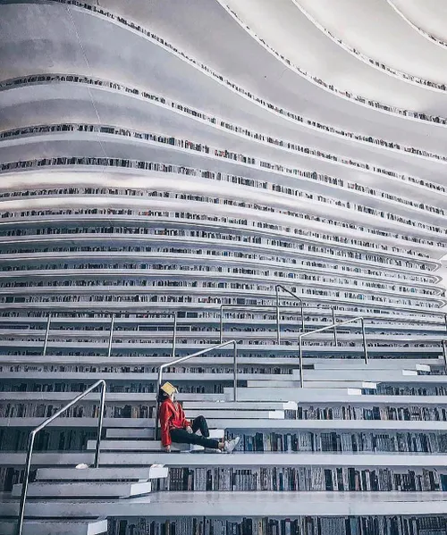 این جا کتاب خانه تیانجین بینهی (Tianjin Binhai) در چین هس