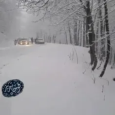 جاده رویایی اسالم به خلخالِ آذربایجان که در زیر بارش برف 