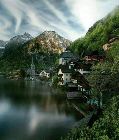 تصویری زیبا از " هالشتات "دهکده کوچکی در اتریش که در کنار