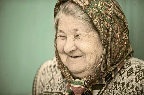 گاهی وقتا به مادربزرگا بگید امروز چقدر خوشگل شدی ماشالا.