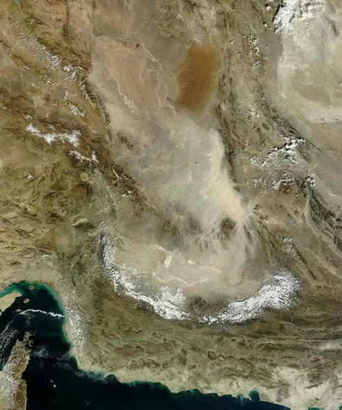 کویر شهداد در دشت لوت با ثبت دمای 70/7 درجه سانتی گراد رک